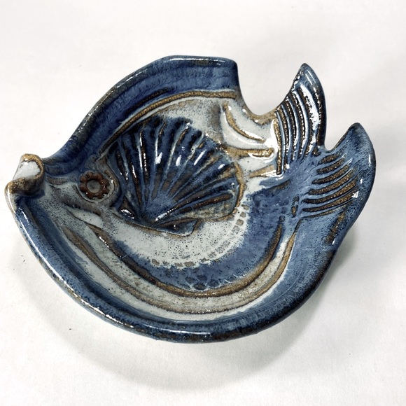Studio Art Pottery Fish-Shaped Ash Tray Trinket Dish Artist Signed - Picture 1 of 9